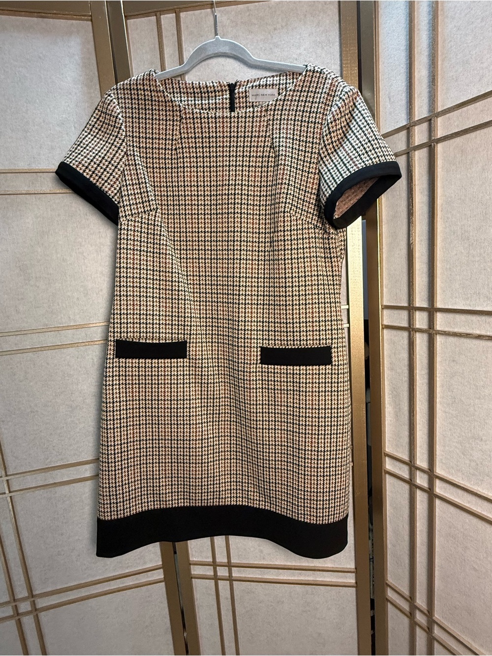 Marc New York Beige and Black Houndstooth Short-Sleeve Shift Dress